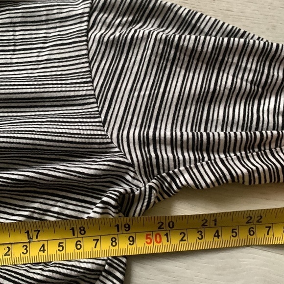 ATHLETA Cloudlight Stratus Striped Top‎ Size XS Black White Oversized Relaxed - Picture 12 of 12